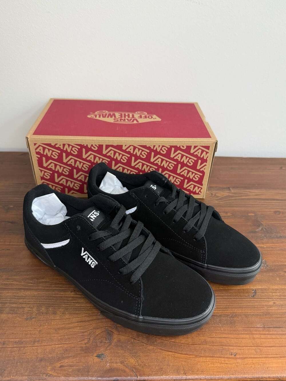 Vans Seldan Suede Black/Black Sneakers Size 8.5 - Picture 2 of 9